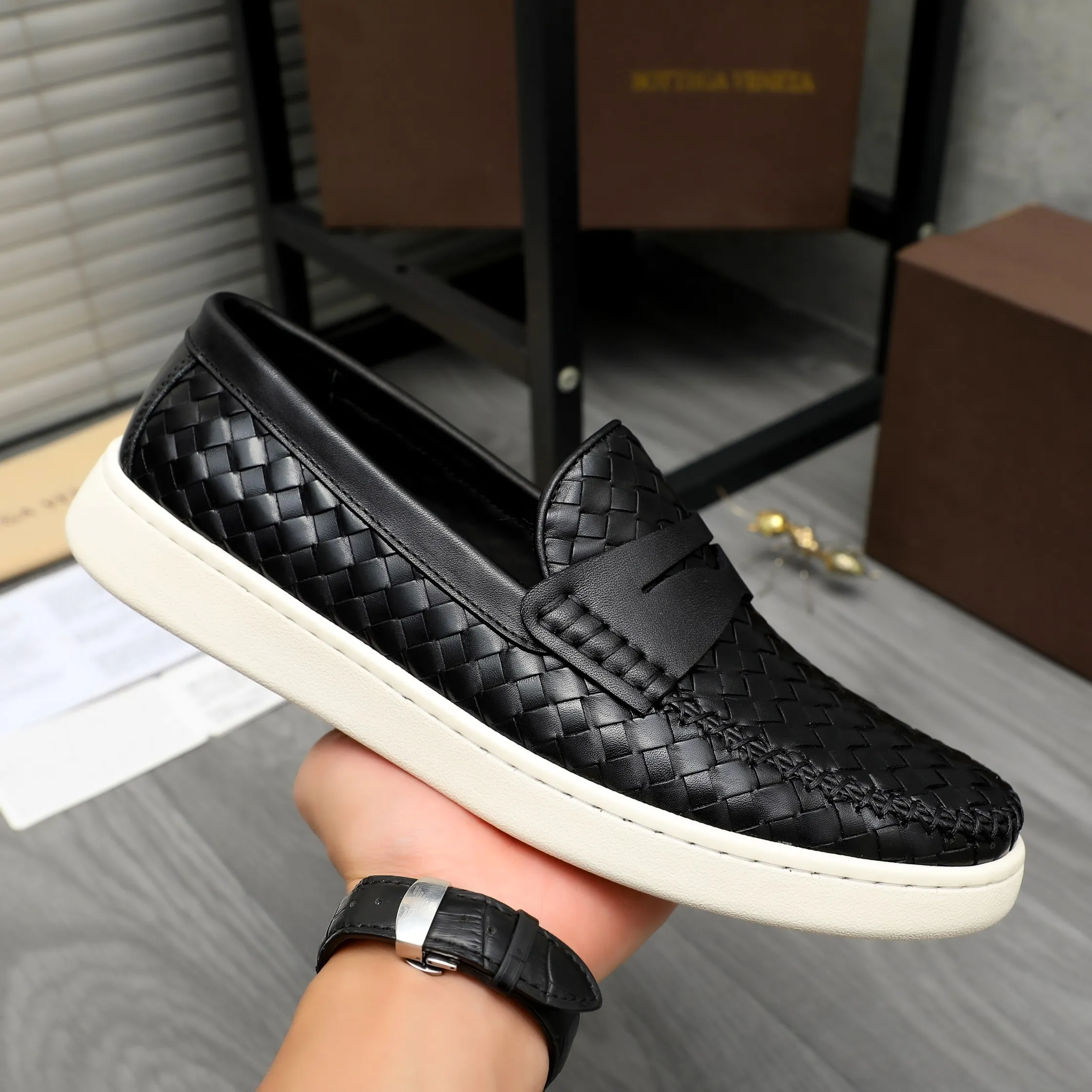Men's shoes 💰500 Product trademark: BV "Bottega Veneta" woven slip-on casual men's shoes Regular size: 38-45 (custom-made 45 non-returnable) Product materials: Selected woven cowhide upper, cowhide lining, rubber outsole